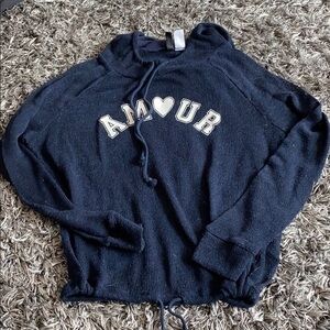 Cute navy H&M light knit sweater great fit EUC Valentine’s Day